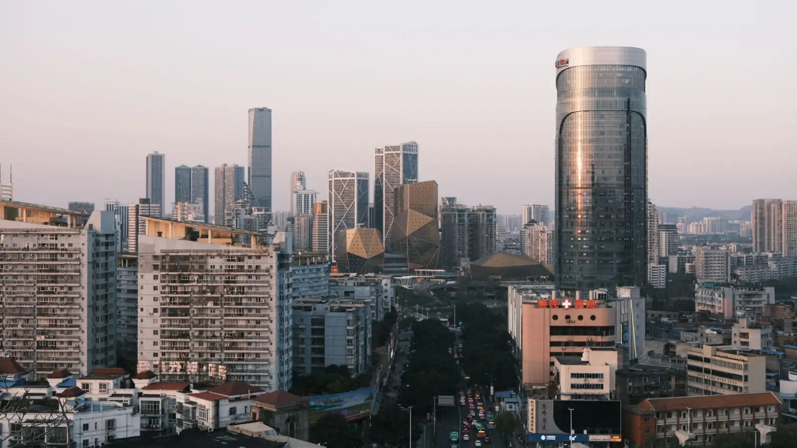 解析2024年企业级软件定制开发中的技术选型与落地策略