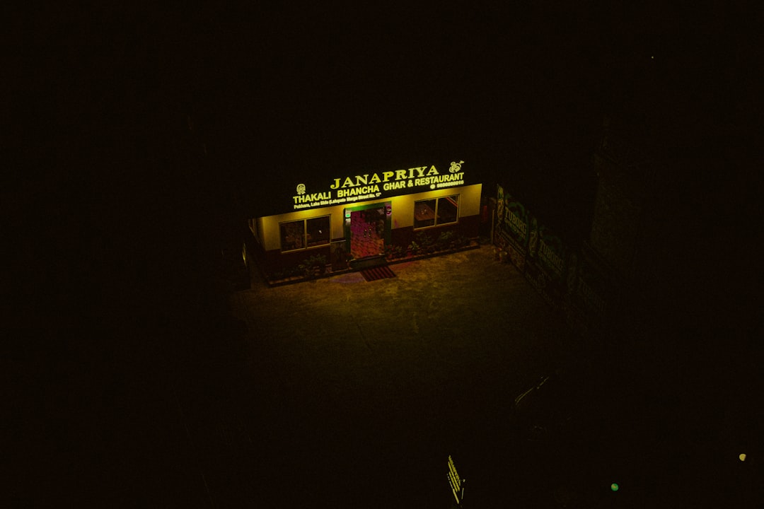 从通用SaaS到定制系统：北京创业团队的选型思路与成本考量