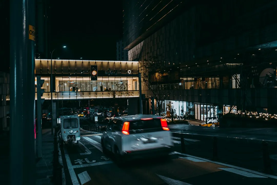 北京软件定制开发服务对比：自建团队与外包协作的成本和风险分析